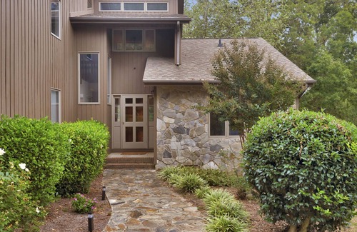 Belmont Casa | Big water Lake Wylie views on quiet cove, private acre property near Belmont