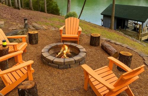Mayhew Casa | Big Water View Lake Home in Mooresville, North Carolina