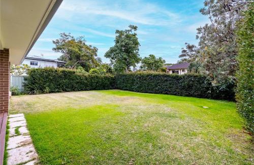 Nelson Bay Casa | Big Wave At Shoal Bay 8 Achilles St large home with ducted air con Wi Fi and Linen