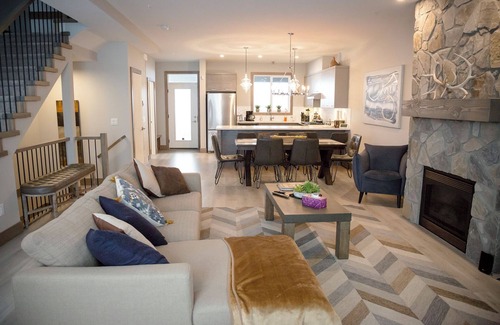 Big White Ski Resort Casa | BIG WHITE SKI IN SKI OUT BRAND NEW CABIN SLEEPS 11