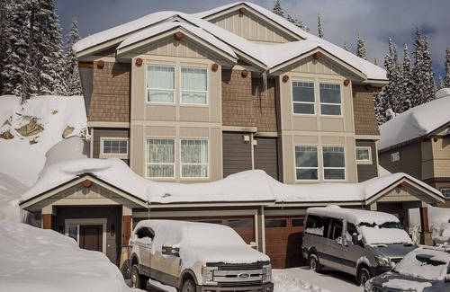 Big White Ski Resort Casa | BIG WHITE SKI IN SKI OUT BRAND NEW CABIN SLEEPS 11