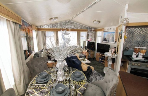 Dymchurch Cabina | Big2vacation2 Exclusive at new Beach Caravan Park