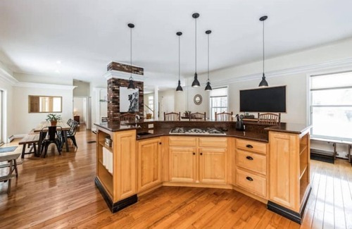 New London Casa | BigBear Lodge: Mt. Sunapee / Hot tub / Firepit
