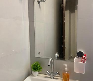 Dehradun Apartamento | Bigbro-Air I Comfy N Independent
