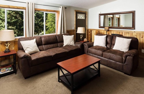 Ardenvoir Cabina | Bigfoot Base Camp
