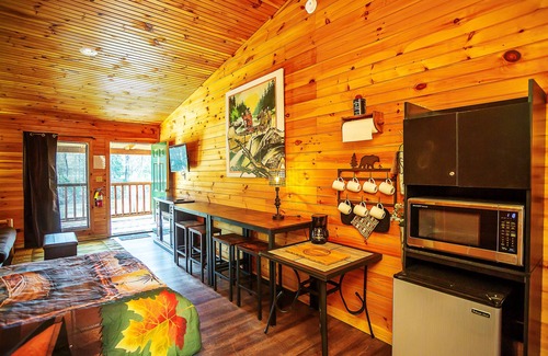 Benton Cabina | Bigfoot Lodge Room Two