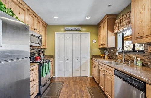 Groveland Casa | Bigfoot Retreat Home Close to Beach