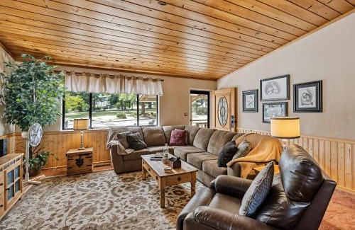 Groveland Casa | Bigfoot Retreat Home Close to Beach