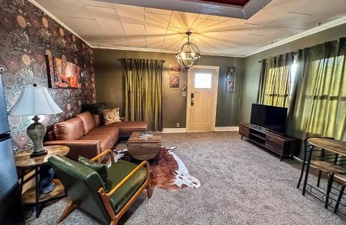 Russell Apartamento | Bigfoot Retreat-private Condo 1bed1bathbalcony