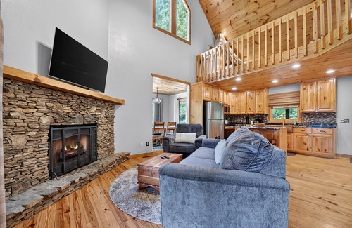 Morganton Cabina | Bigfoot's Solitude | Game Room | Outdoor Firepit | Grill