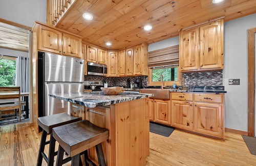 Morganton Cabina | Bigfoot's Solitude | Game Room | Outdoor Firepit | Grill