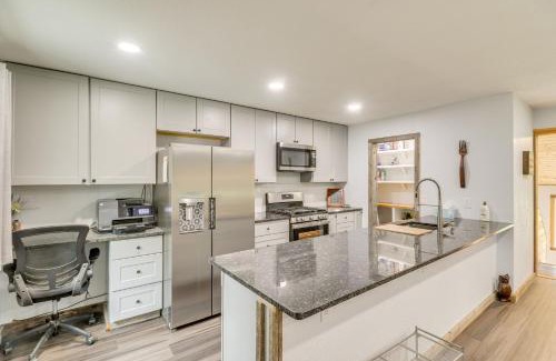 Bigfork Casa | Bigfork Cottage with Hot Tub about 6 Mi to Flathead Lake