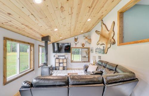 Bigfork Casa | Bigfork Cottage with Hot Tub about 6 Mi to Flathead Lake