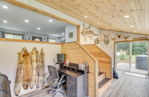 Bigfork Casa | Bigfork Cottage with Hot Tub about 6 Mi to Flathead Lake