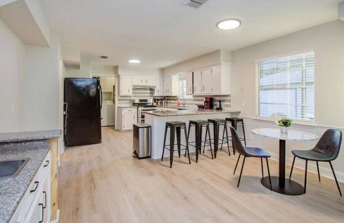 Jersey Village Casa | Bigger & Better - Tropical Oasis meets Texas Charm