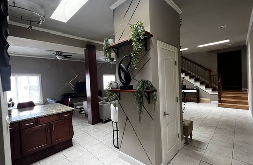 Lawrence Condominio | Biggest 3 BDR loft Downtown Mass Street - 5 mins from KU