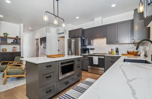 McCall Casa | Bighorn Basecamp- beautiful brand new home- sleeps 10- pets ok