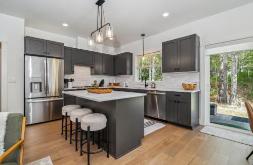McCall Casa | Bighorn Basecamp- beautiful brand new home- sleeps 10- pets ok