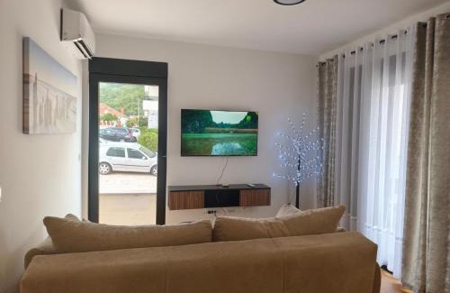 Herceg Novi Apartamento | Bijela,dvosoban stan,sa dvoristem