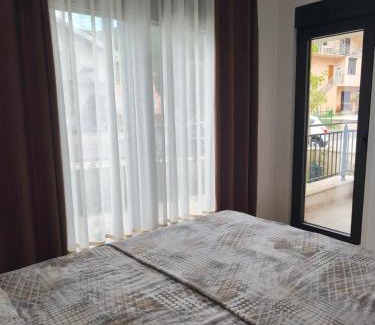 Herceg Novi Apartamento | Bijela,dvosoban stan,sa dvoristem