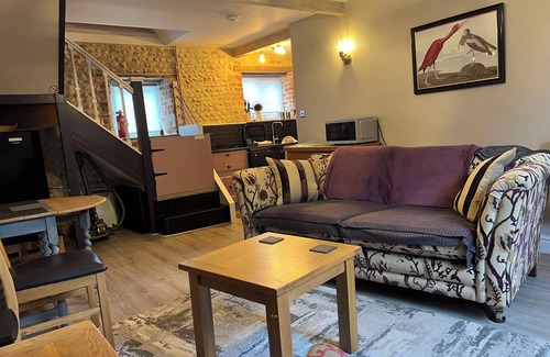 Holt Cabaña | Bijou Bolthole in Blakeney for 2,parking,patio,lawn & close to Quay,pubs & shops