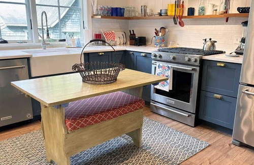 Bar Harbor Cabaña | Bijou By The Bay-Guest House on large waterfront estate, short walk to Bar Harbor