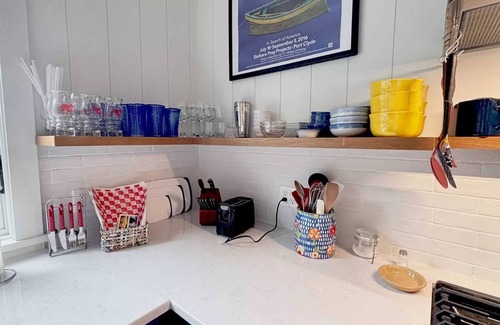 Bar Harbor Cabaña | Bijou By The Bay-Guest House on large waterfront estate, short walk to Bar Harbor