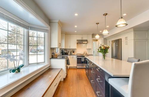 Prospect Heights Casa | Bike and Kayak Lakefront Prospect Heights Home