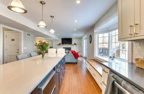Prospect Heights Casa | Bike and Kayak Lakefront Prospect Heights Home