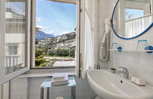 Torbole sul Garda Hotel | Bike And Wind Hotel Villa Maria