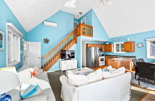 Bonnet Shores Casa | Bike or walk to Kelly Beach in Bonnet Shores! Bright&Spacious Beach Home!