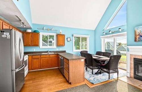 Bonnet Shores Casa | Bike or walk to Kelly Beach in Bonnet Shores! Bright&Spacious Beach Home!