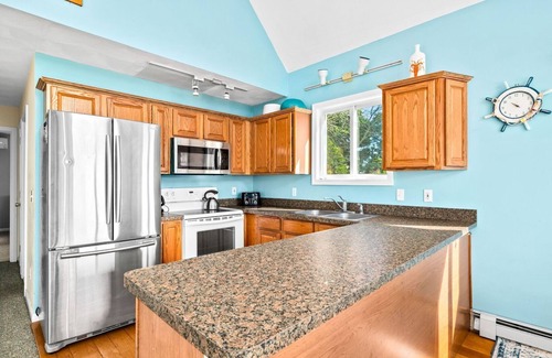 Bonnet Shores Casa | Bike or walk to Kelly Beach in Bonnet Shores! Bright&Spacious Beach Home!