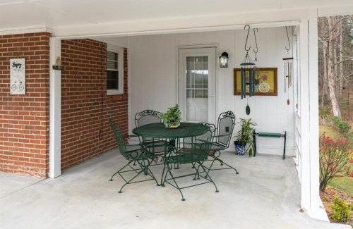Brevard Casa | Bike Path Getaway in Town