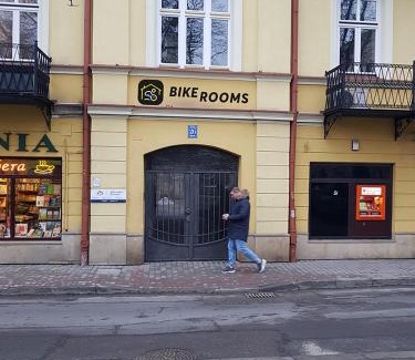 Przemysl Apartamento | BIKE ROOMS