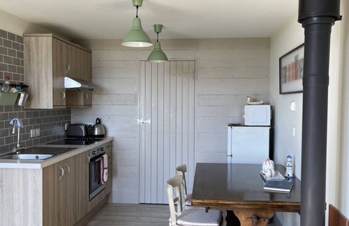 Newport Cabaña | Bike Shed - Beautiful 1-bed Cottage in Shorwell