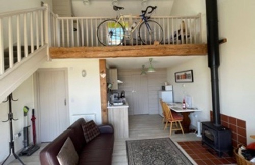 Newport Cabaña | Bike Shed - Beautiful 1-bed Cottage in Shorwell