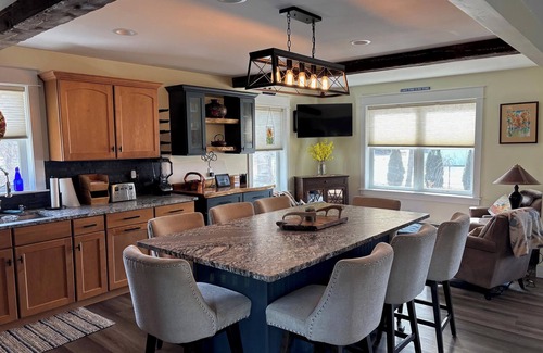 South Hero Casa | Biker's Paradise!! 4 bedroom home in Champlain Islands near bike path and lake