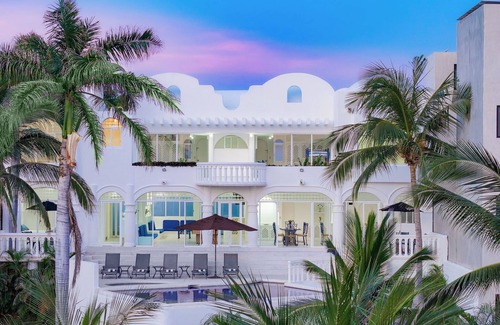 Santa María Huatulco Villa | Billiard Table with Ocean Views and Private Pool