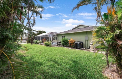 Pelican Casa | Billiards and Poolside Bliss Centrally located in SE Cape Coral, Pet Friendly!