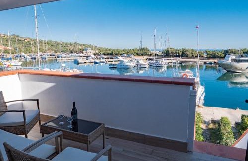 Porto Ottiolu Casa | Bilo e monocali sul molo 100m spiaggia by PortoOttioluAffitti