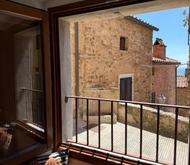 Campiglia Marittima Apartamento | Bilocale vista mare nel borgo di Campiglia Marittima