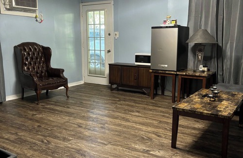 Biloxi Casa | Biloxi Coastal 1 bedroom, 1, bath, living area in a Private Home