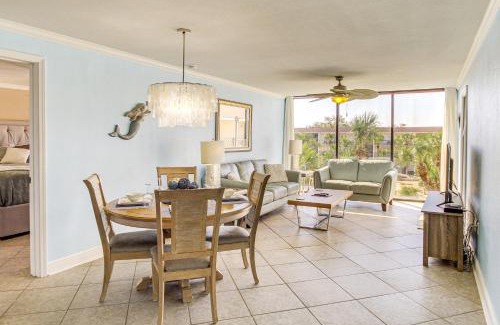 Biloxi Apartamento | Biloxi Condo with Pool Access - Steps to Beach!