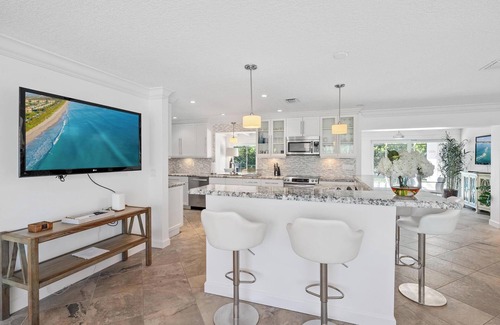 Singer Island Casa | Bimini Breeze - Updated Island Retreat with Pool & Beach Access