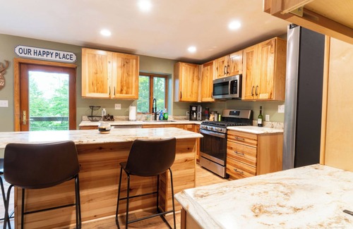 Treasure Lake Casa | Bimini Lakeside Retreat sleeps 14 with amenities galore! Hot Tub/Fire pit/Kayaks