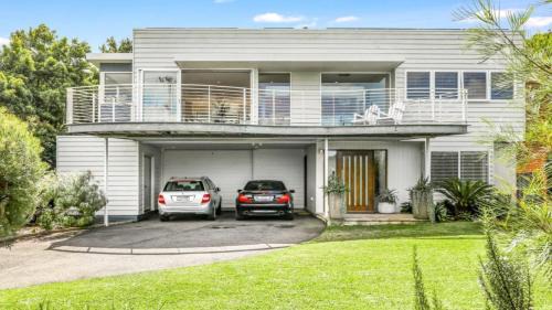 Killcare Heights Casa | 'Binalong House' by HolidayCo