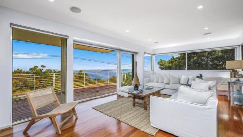 Killcare Heights Casa | 'Binalong House' by HolidayCo