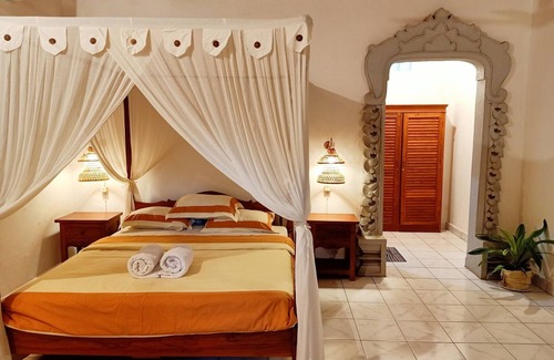 Lovina Cama Y Desayuno | Binaria Museum Hotel
