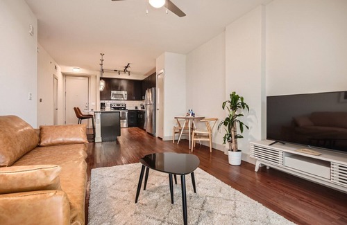 Holly Apartamento | Bindel: 1 Bedroom in East Austin, Highly Walkable, Rooftop Views, Pet Friendly!